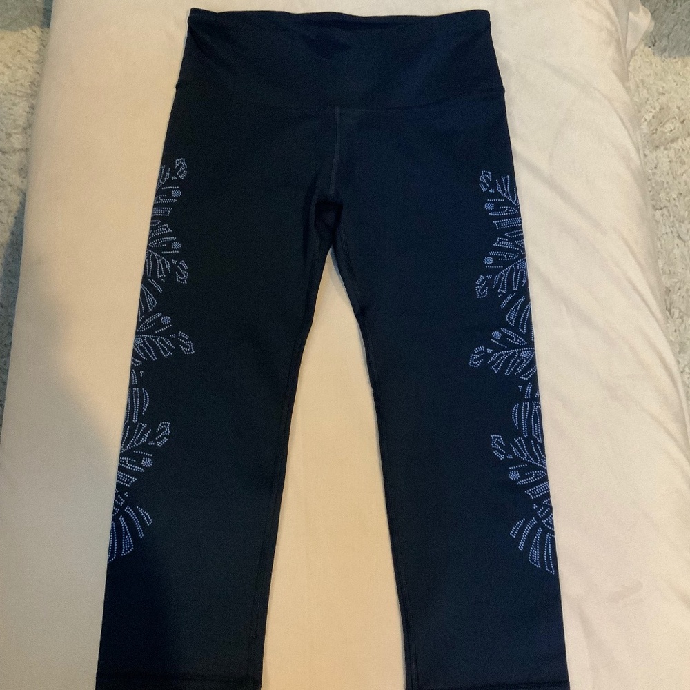 Gap Blue M Capri Leggings Palm Print on Side Active Sporty Adventure Outdoors